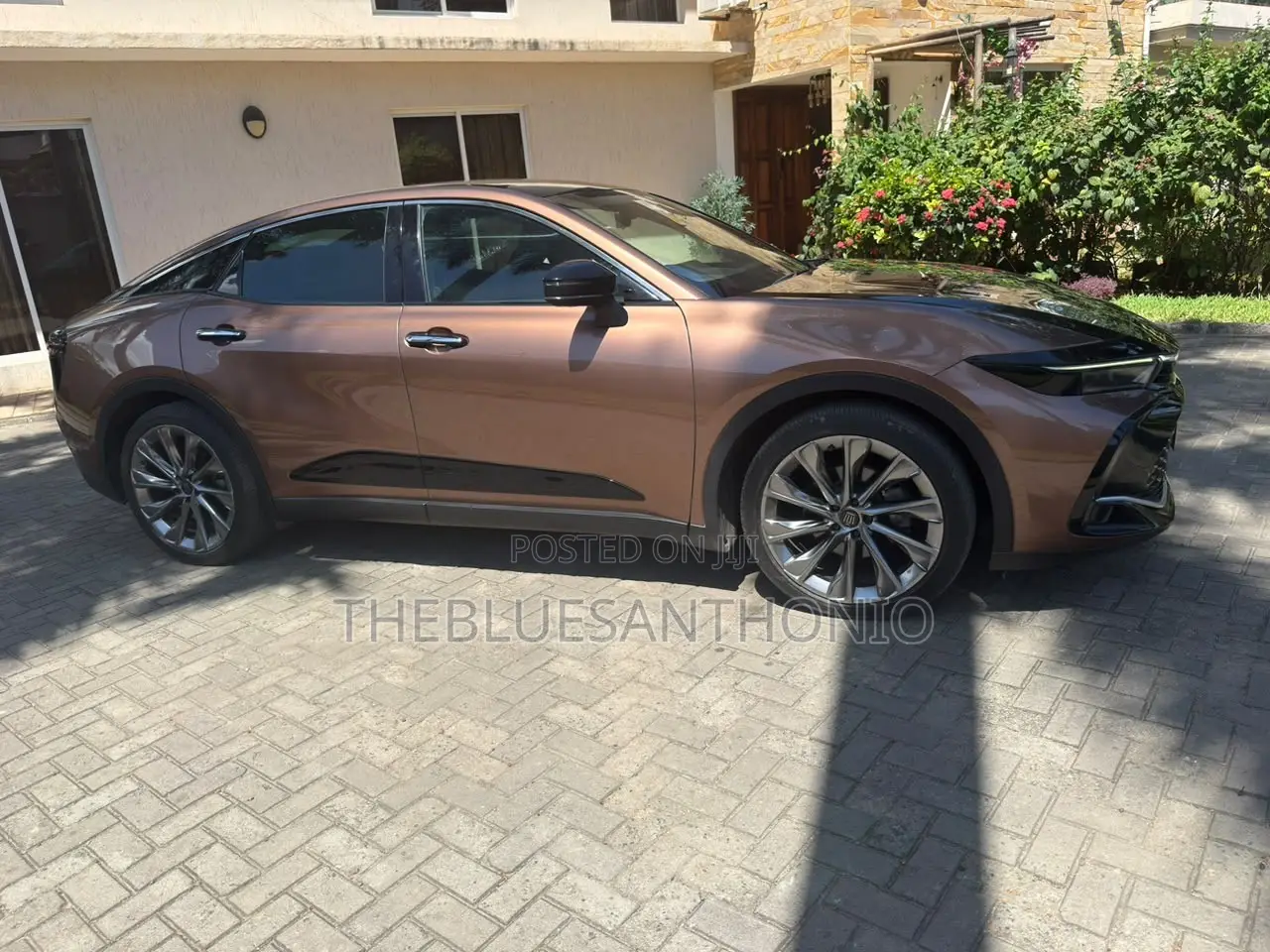 Toyota Crown 2025 Burgundy