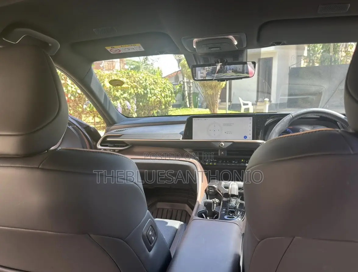 Toyota Crown 2025 Burgundy