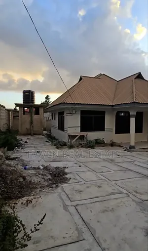 3bdrm House in Goba for sale