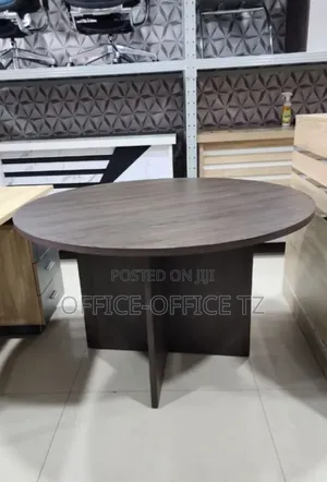 Round Table (Choc 02)