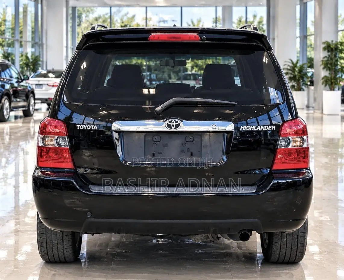 Toyota Highlander Base FWD 2004 Black