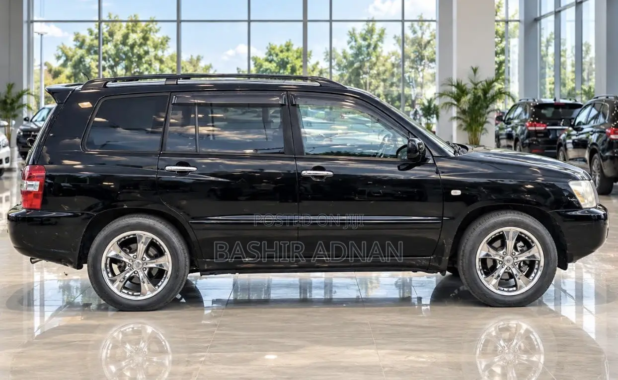 Toyota Highlander Base FWD 2004 Black