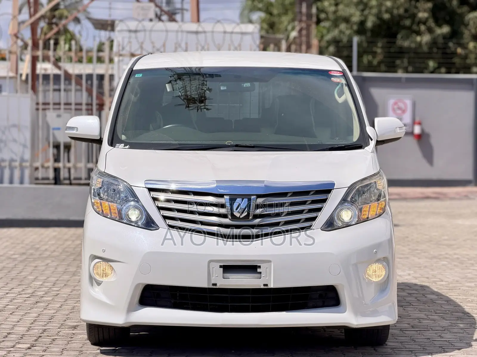 Toyota Alphard 2010 White