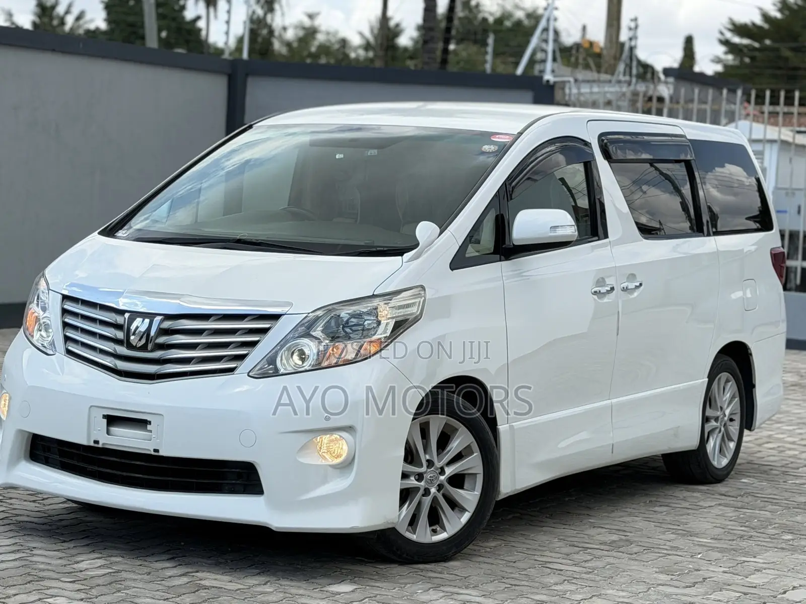 Toyota Alphard 2010 White