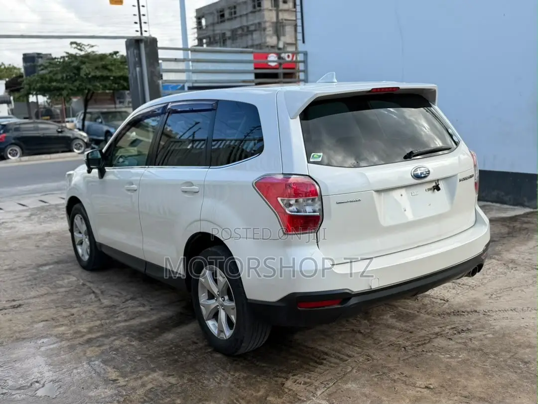 Subaru Forester 2.0XT Premium 4dr SUV AWD (2.0L 4cyl Turbo CVT) 2014