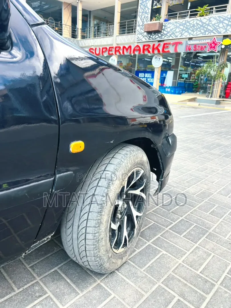 Toyota Raum 1.5 AWD 2004 Black