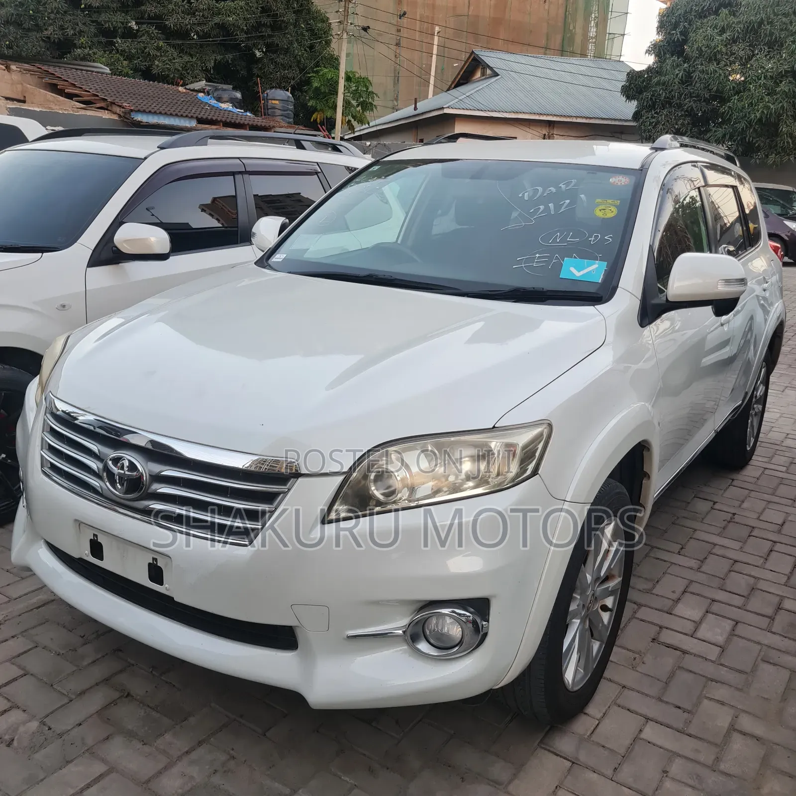 Toyota Vanguard 2011 White