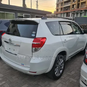 Toyota Vanguard 2011 White