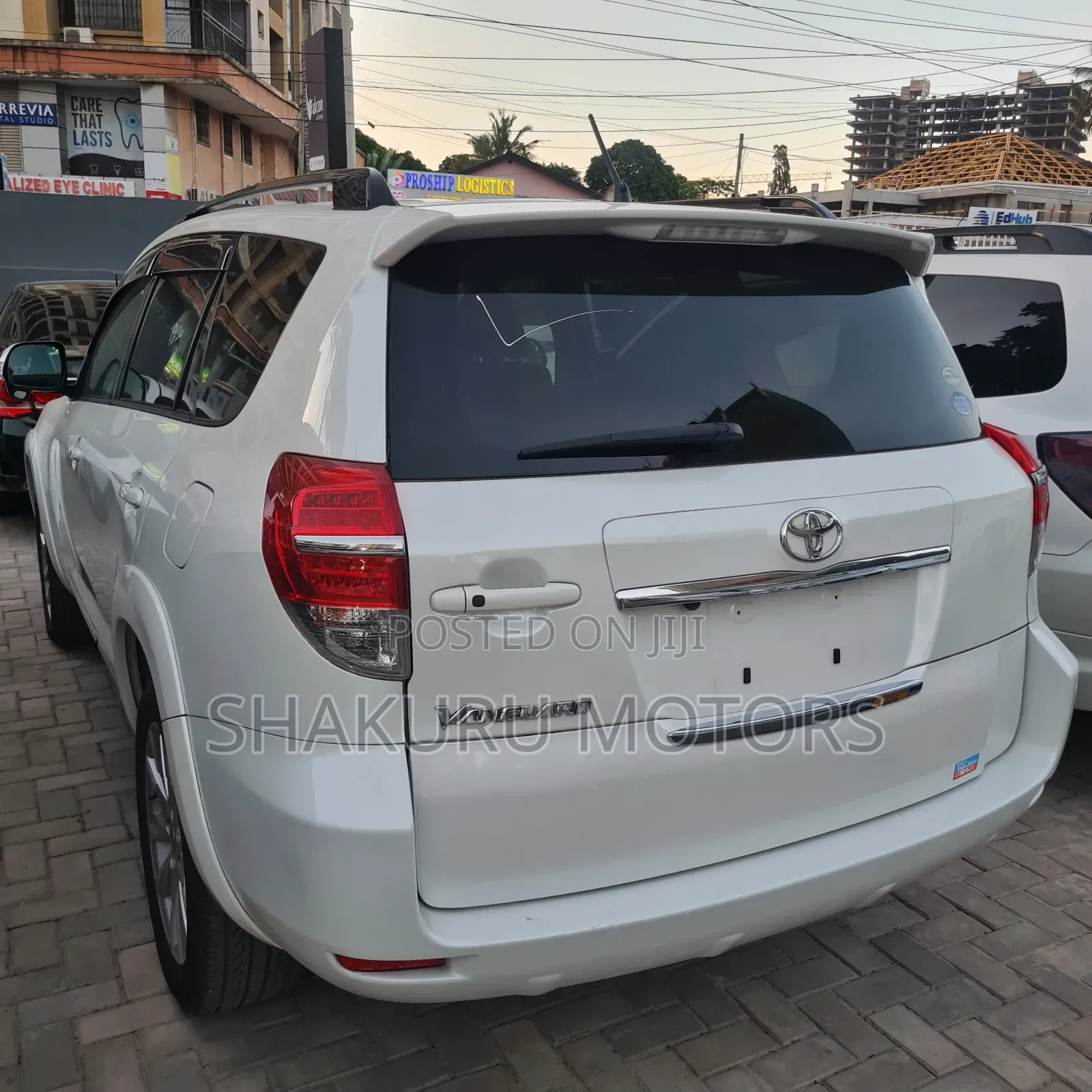 Toyota Vanguard 2011 White