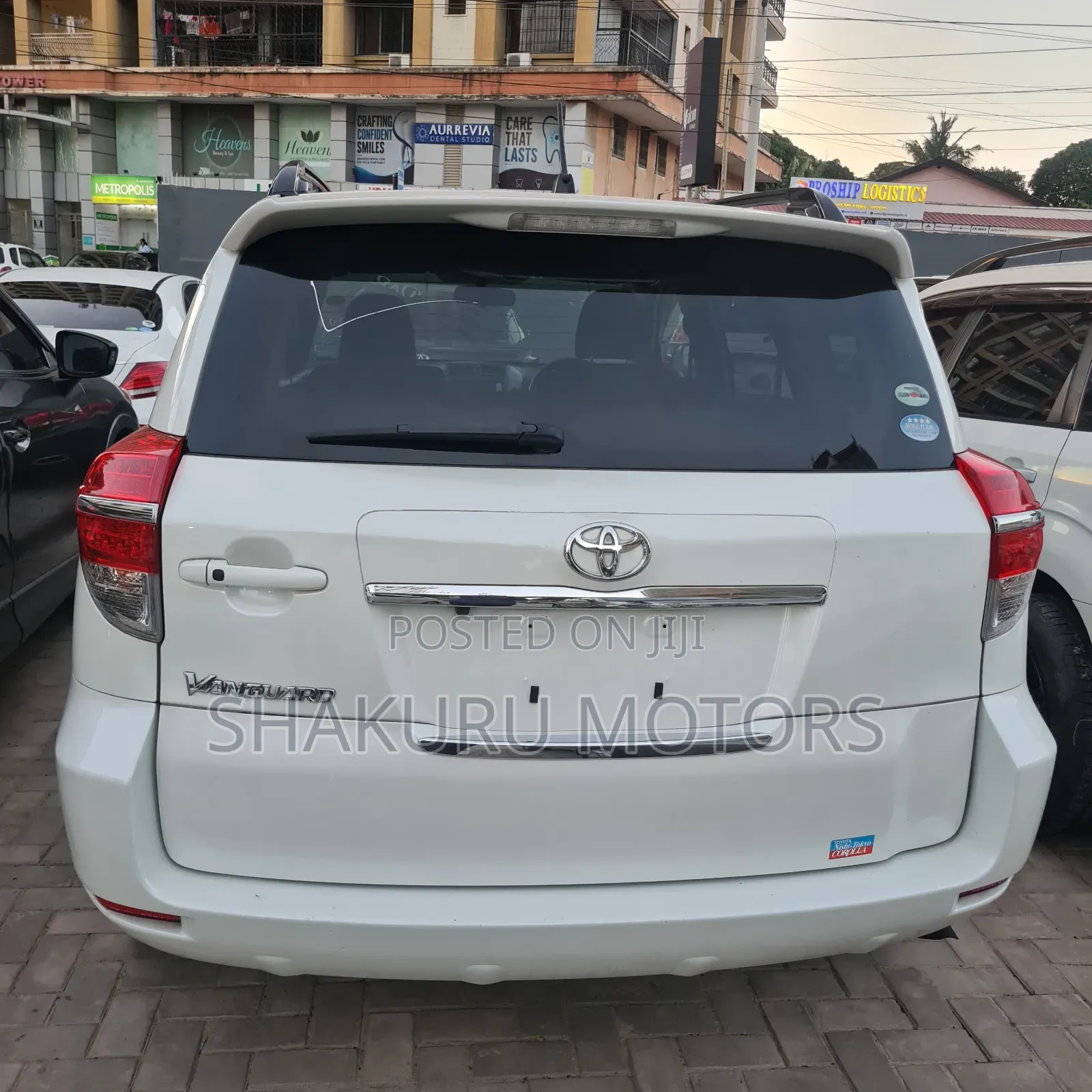 Toyota Vanguard 2011 White