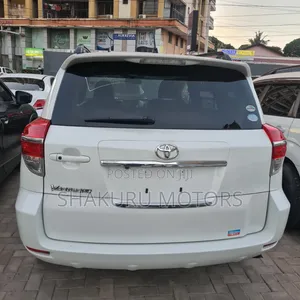 Toyota Vanguard 2011 White
