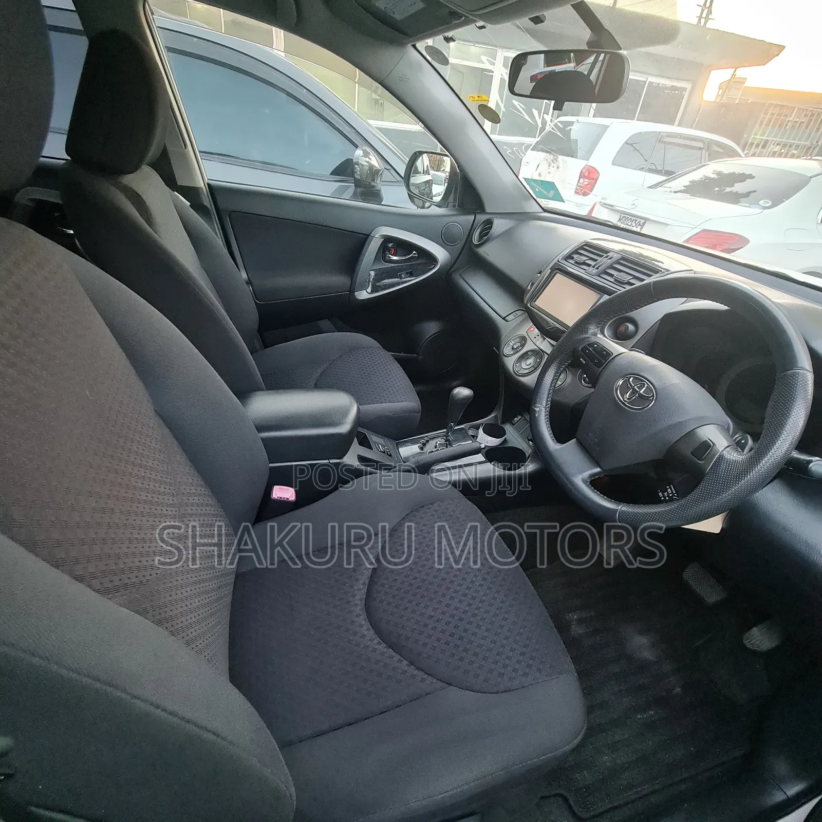 Toyota Vanguard 2011 White