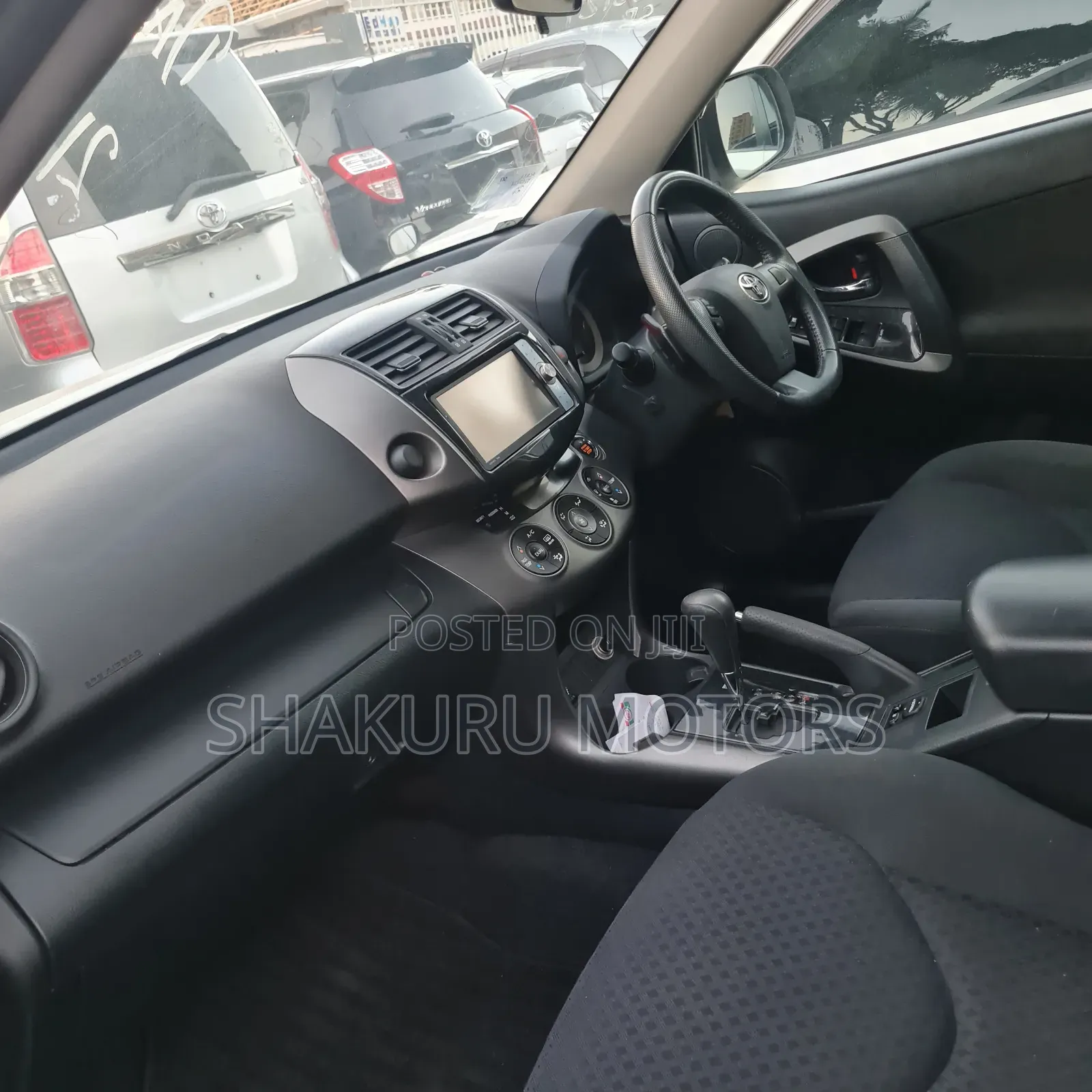 Toyota Vanguard 2011 White