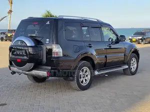Mitsubishi Pajero 2010 Black
