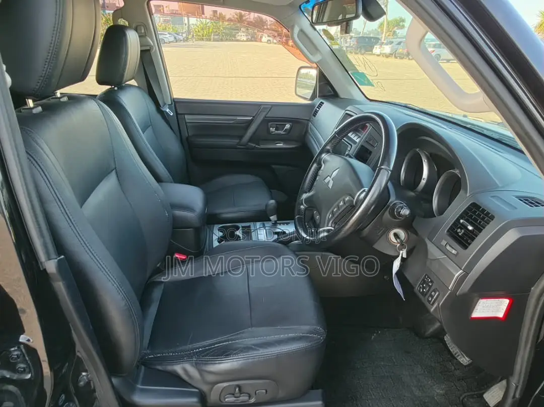 Mitsubishi Pajero 2010 Black
