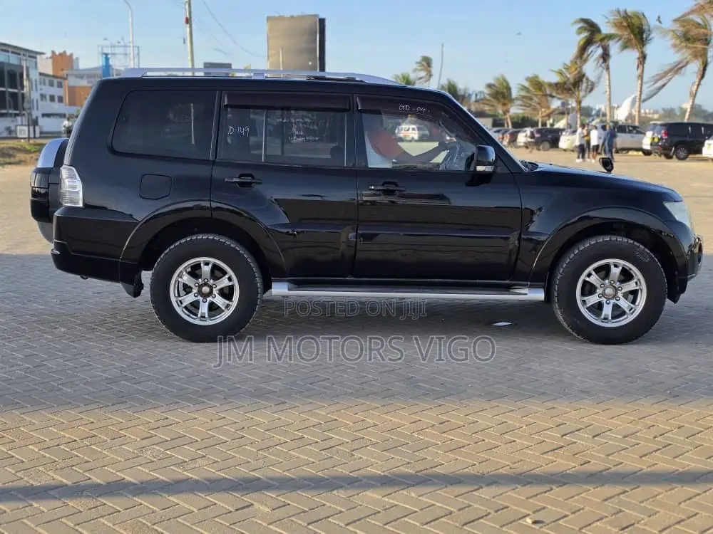 Mitsubishi Pajero 2010 Black