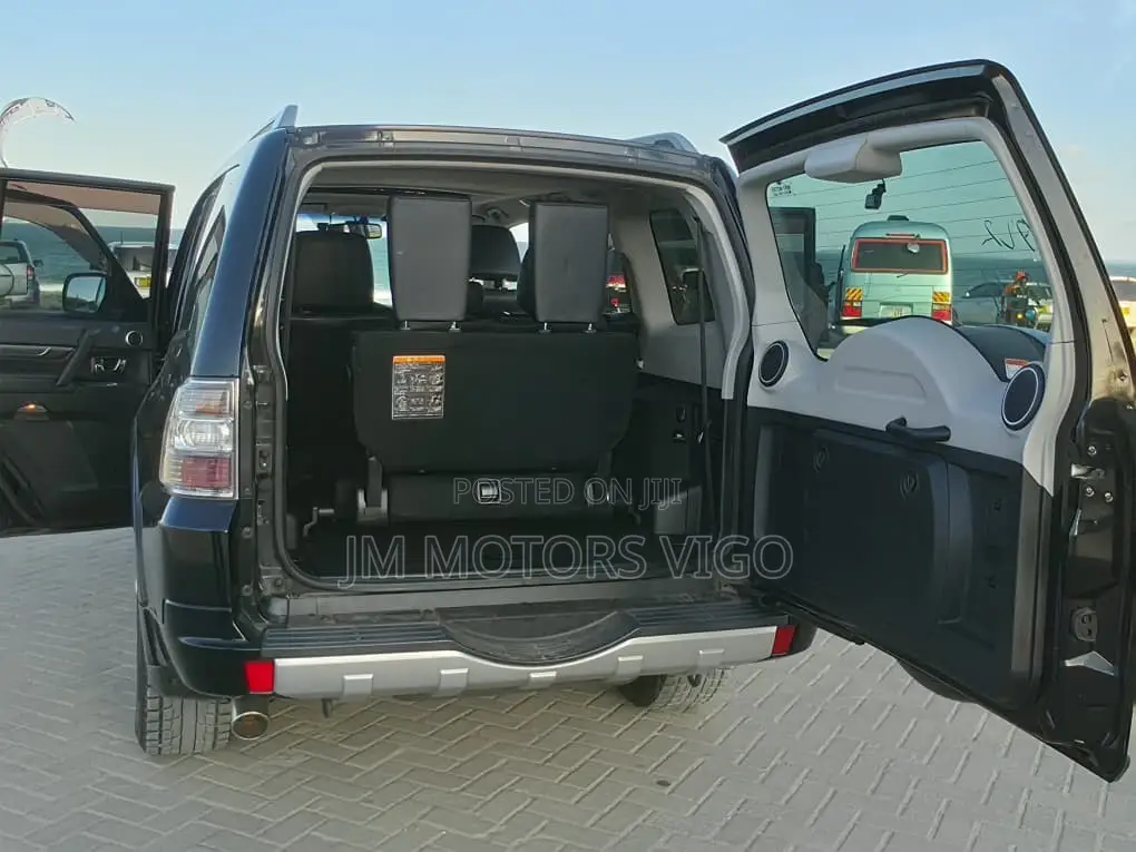 Mitsubishi Pajero 2010 Black