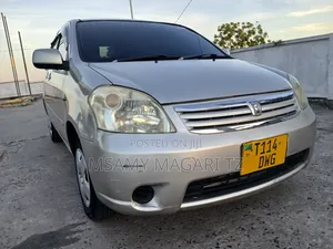 Toyota Raum 1.5 FWD 2004 Beige