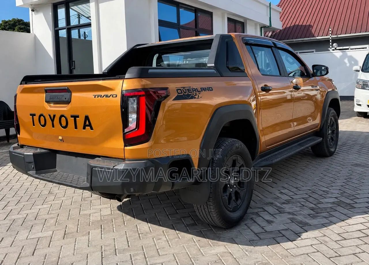 New Toyota Hilux 2026 Beige