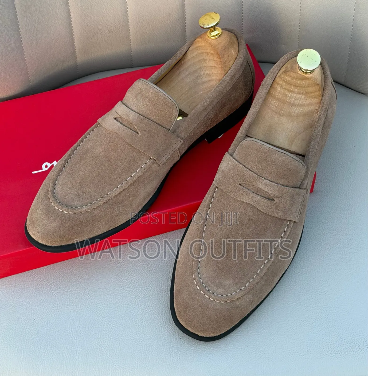 Men's Leather Official Loafer Shoes in FERRAGAMO Design