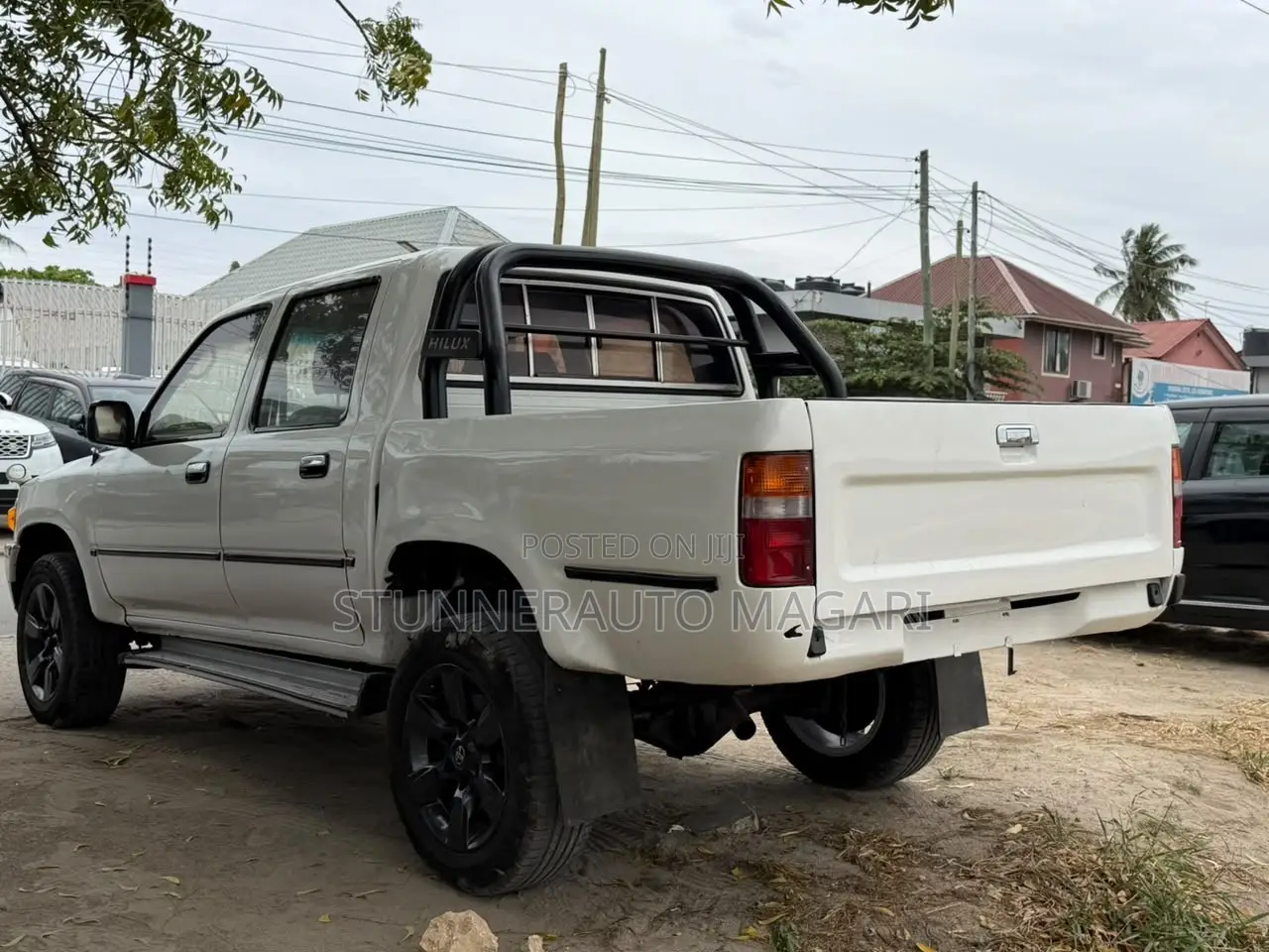 Toyota Hilux 2000 White
