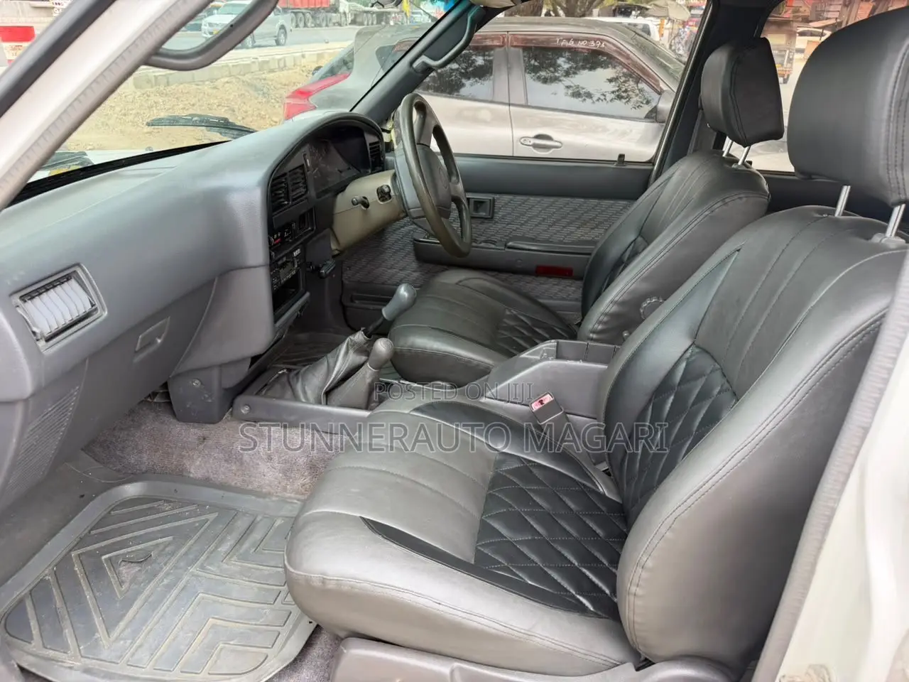 Toyota Hilux 2000 White