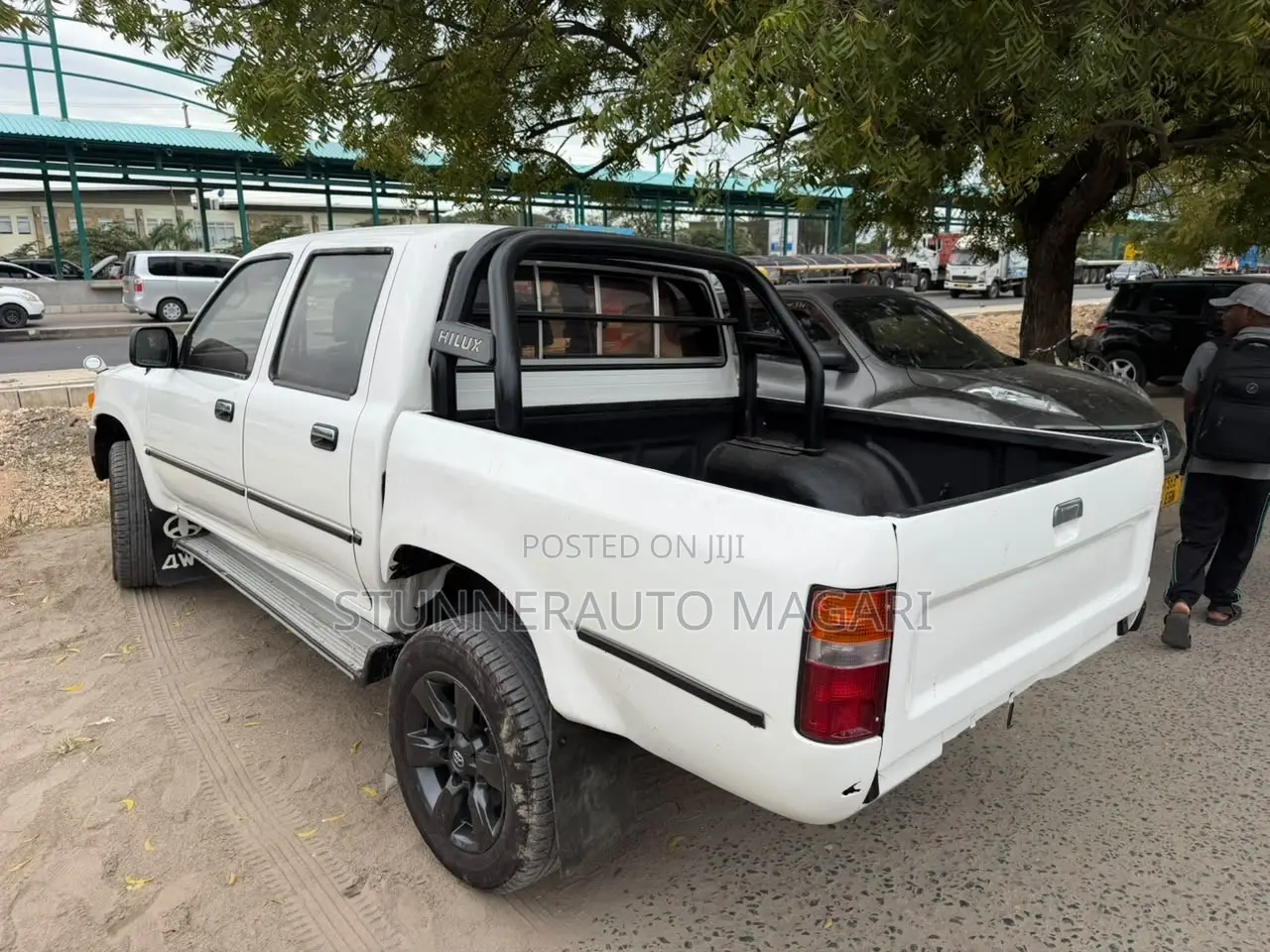 Toyota Hilux 2000 White