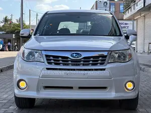 Subaru Forester 2011 Pearl