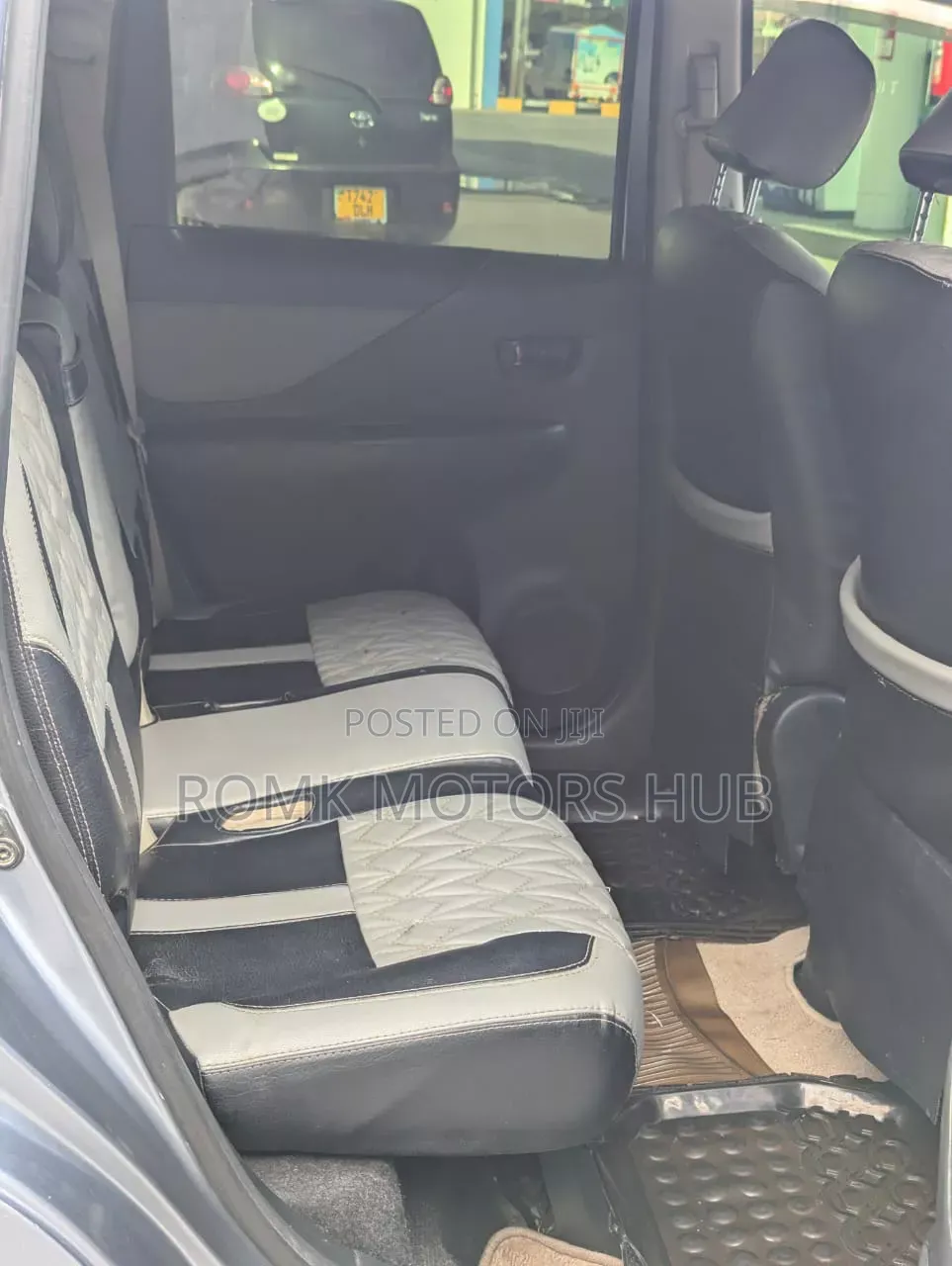 Toyota Ractis 2009 Gray