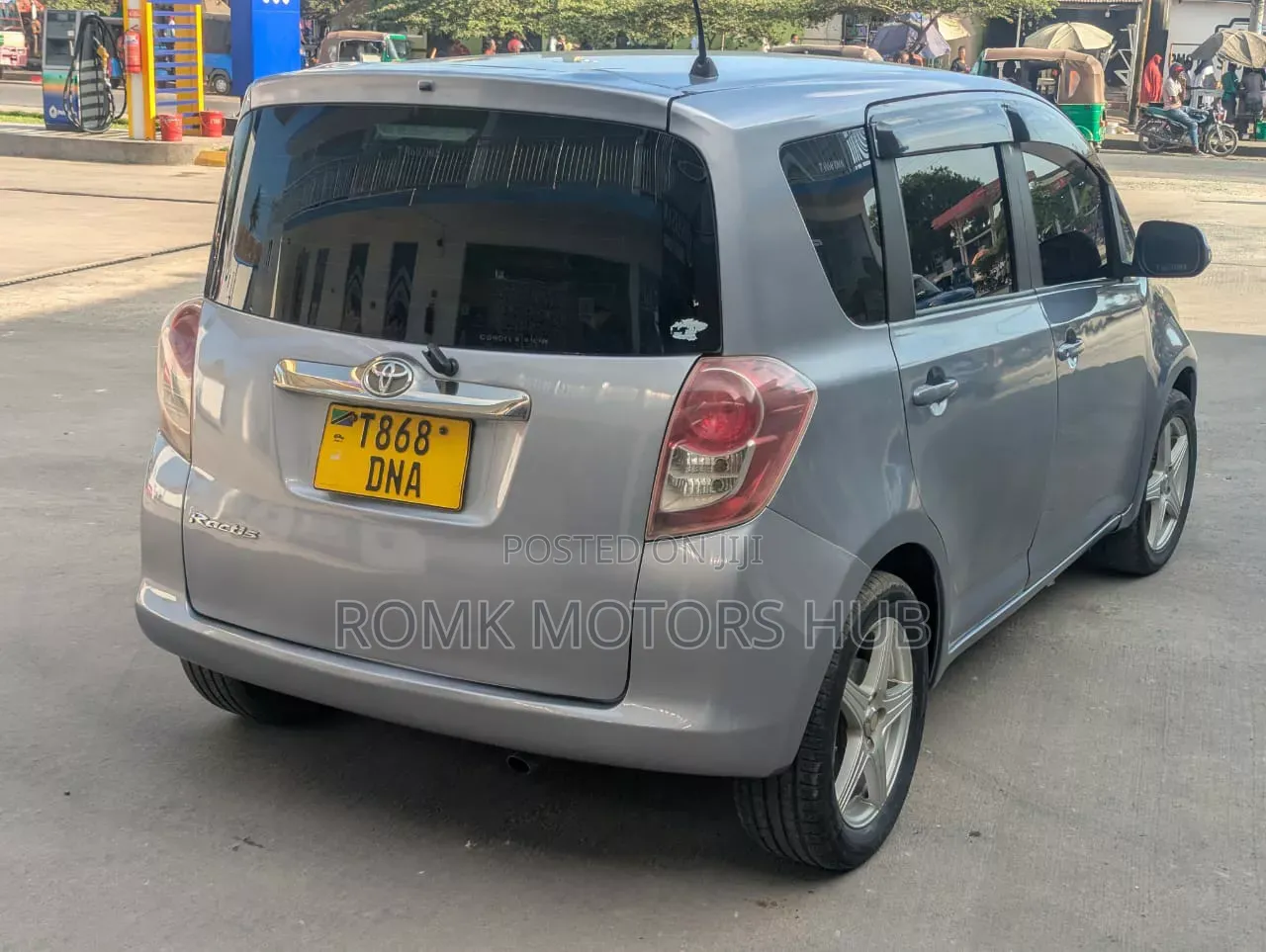 Toyota Ractis 2009 Gray