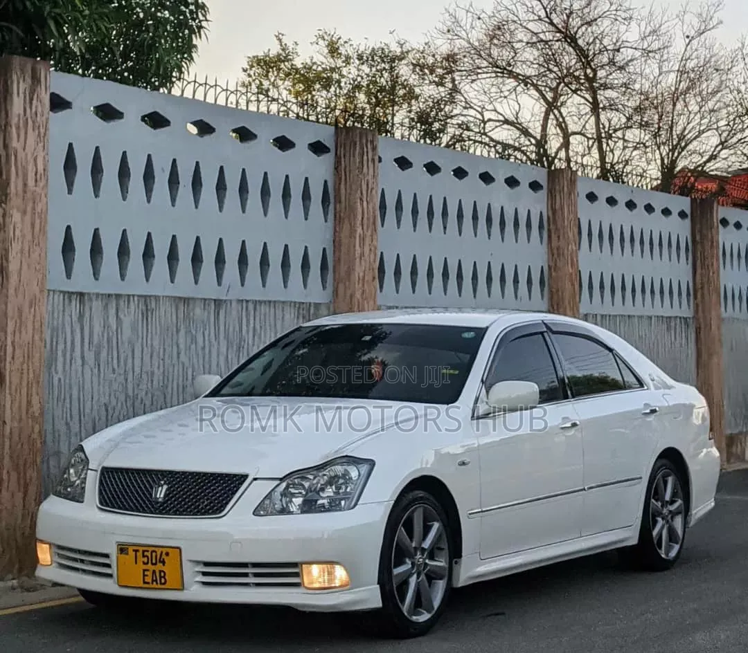 Toyota Crown Royale 2005 White