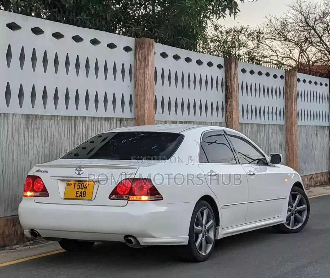 Toyota Crown Royale 2005 White