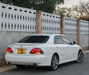 Toyota Crown Royale 2005 White