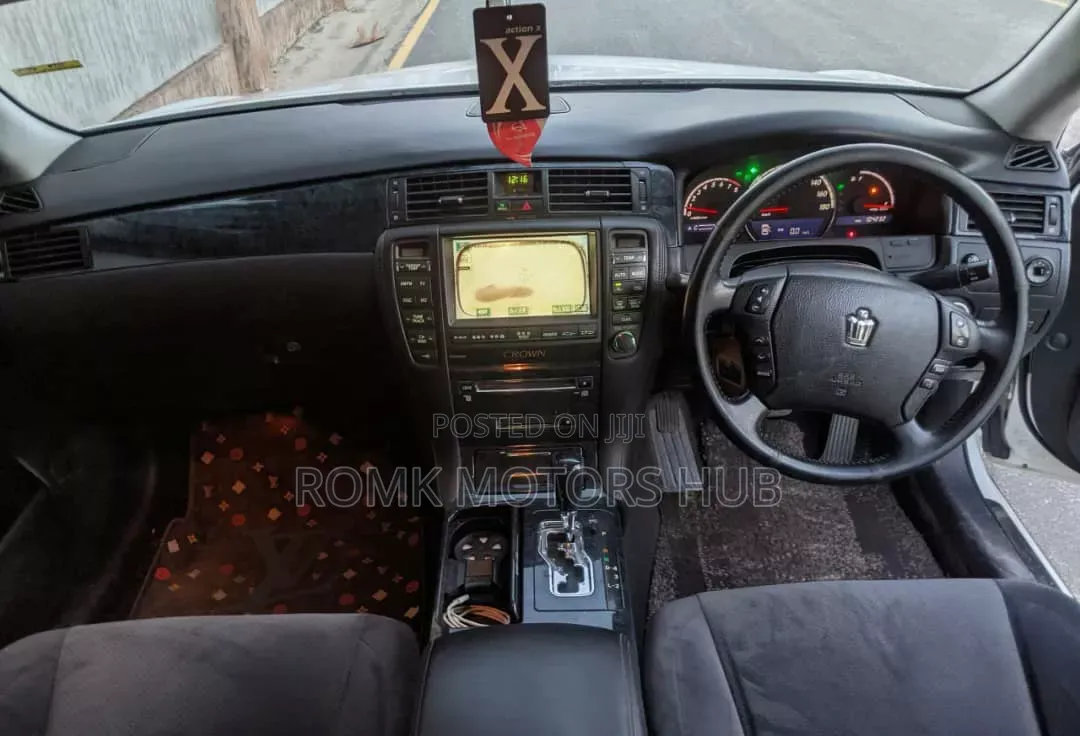Toyota Crown Royale 2005 White