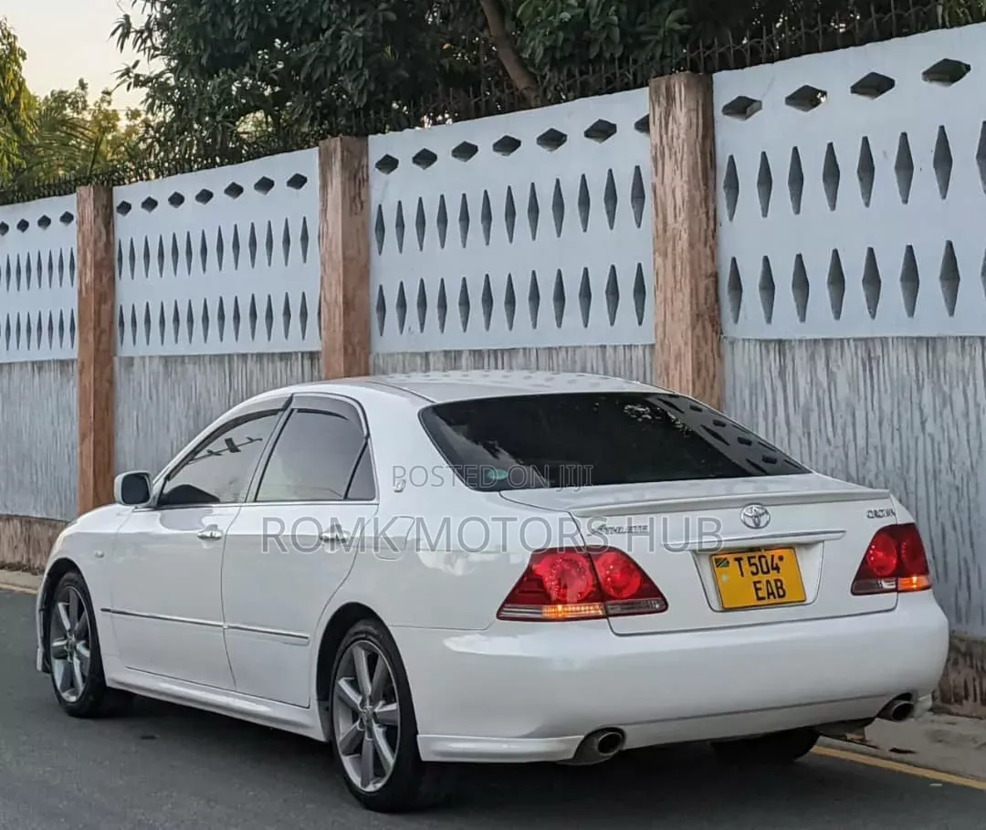 Toyota Crown Royale 2005 White