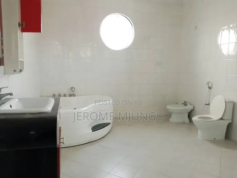 5bdrm House in Kunduchi for rent