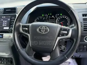 Toyota Land Cruiser Prado 2023 White