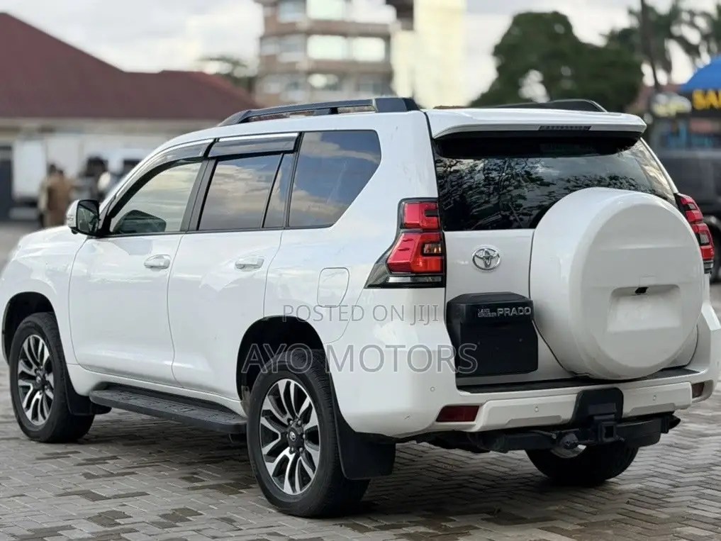 Toyota Land Cruiser Prado 2023 White
