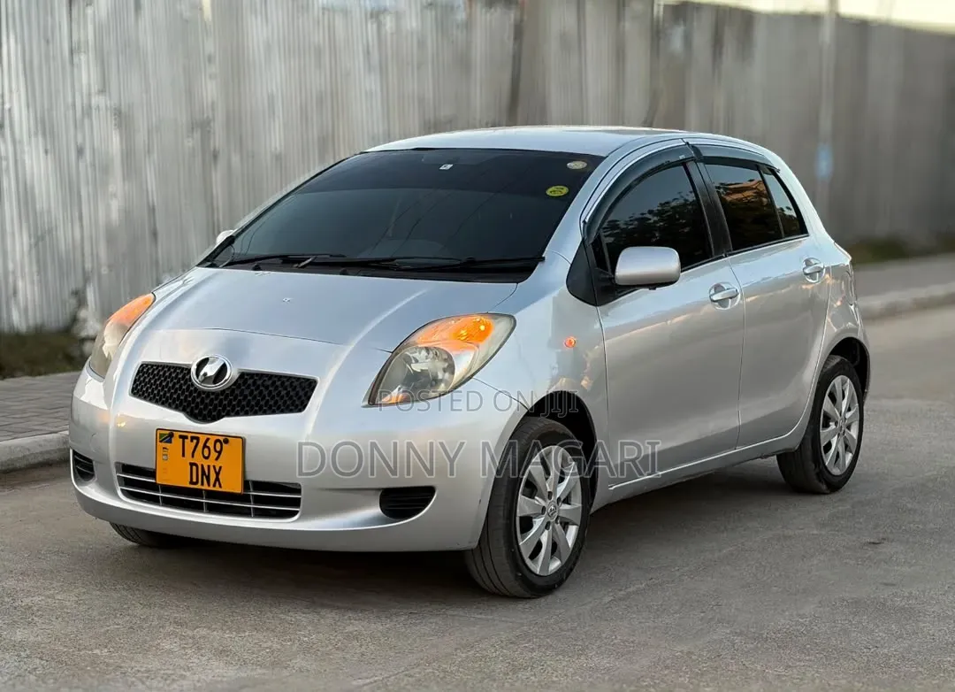 Toyota Vitz 2006 Silver