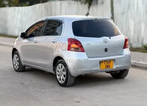 Toyota Vitz 2006 Silver