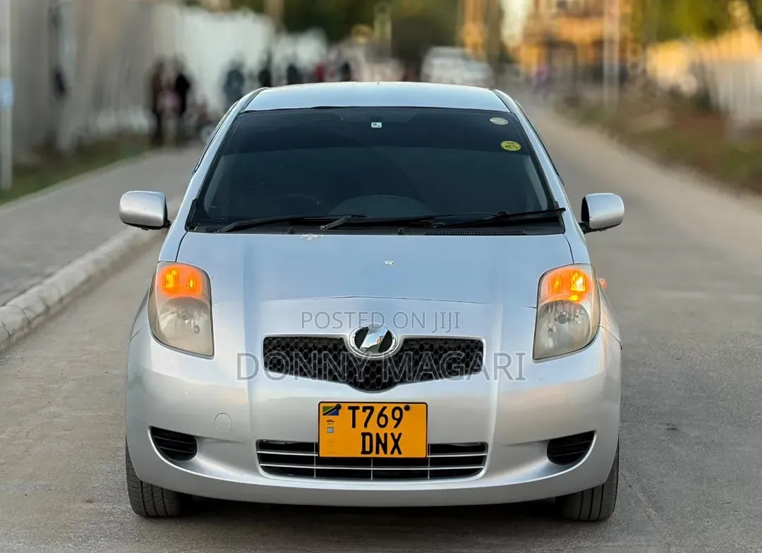 Toyota Vitz 2006 Silver