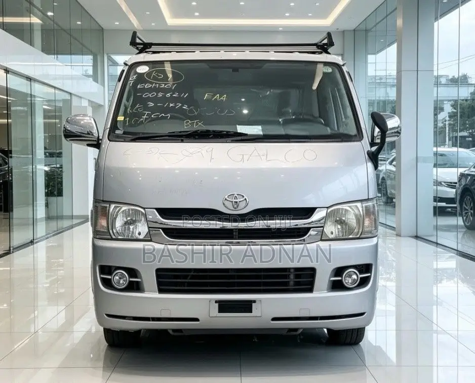 Toyota HiAce 2012 Silver