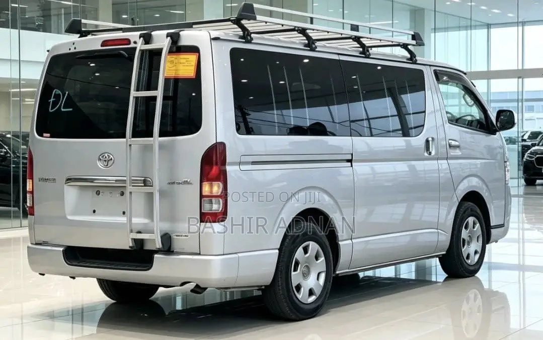 Toyota HiAce 2012 Silver