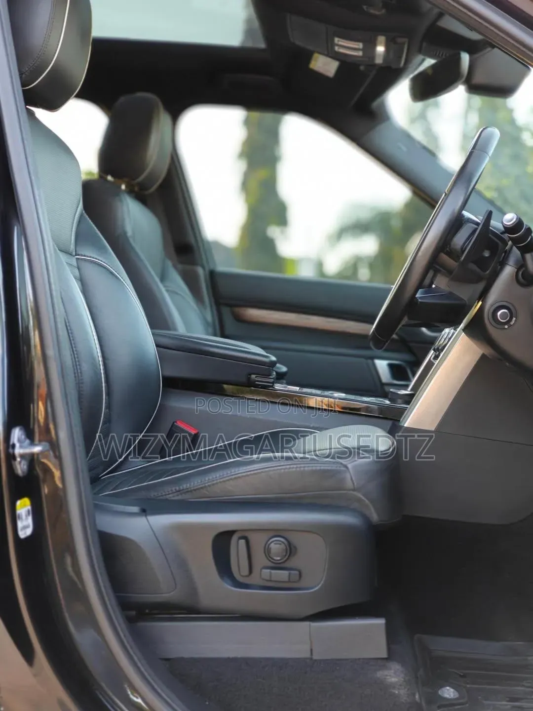 Land Rover Discovery 2019 Matt Black