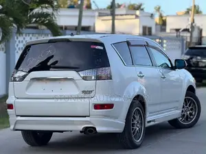 Mitsubishi Outlander 2010 White