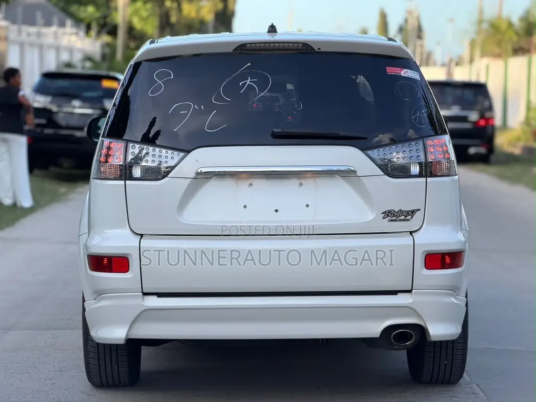 Mitsubishi Outlander 2010 White