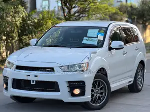 Mitsubishi Outlander 2010 White