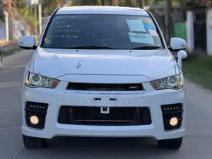 Mitsubishi Outlander 2010 White