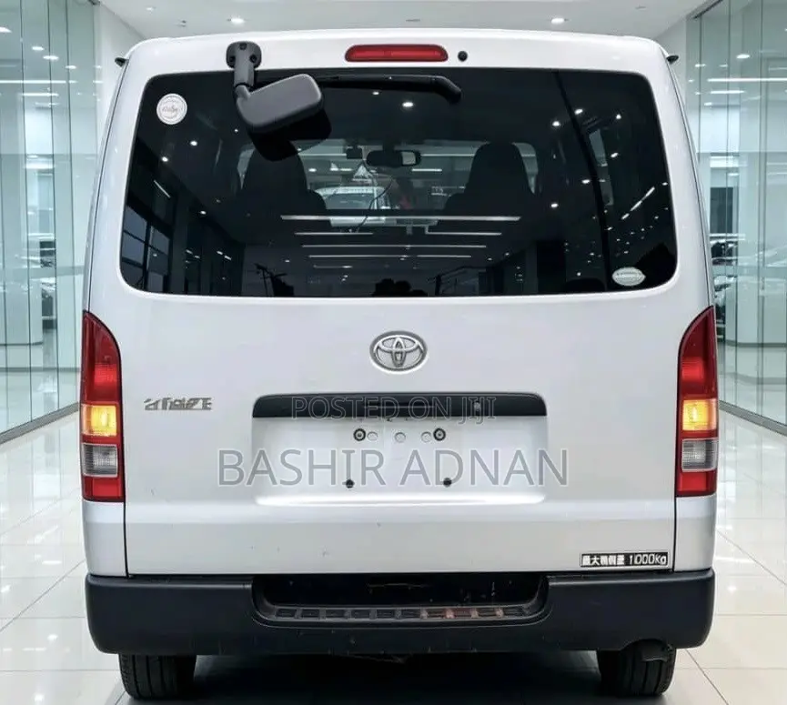 Toyota HiAce 2010 Silver
