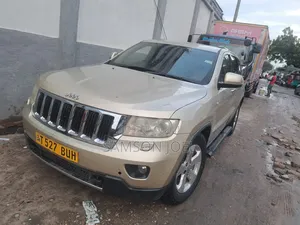 Jeep Cherokee 2012 Gold